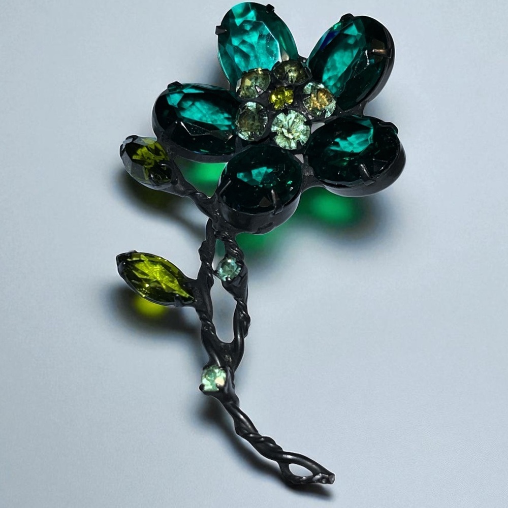 Gorgeous Vintage Emerald Green Floral Brooch